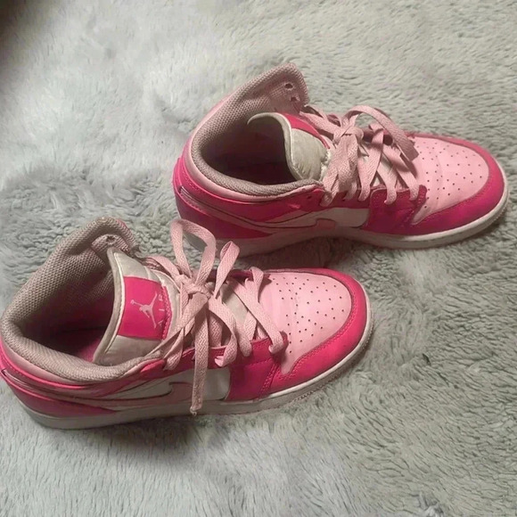 Nike Air Jordan 1 Retro Mid Fierce Pink Kids Girls (FD8780-116) - Picture 4 of 9